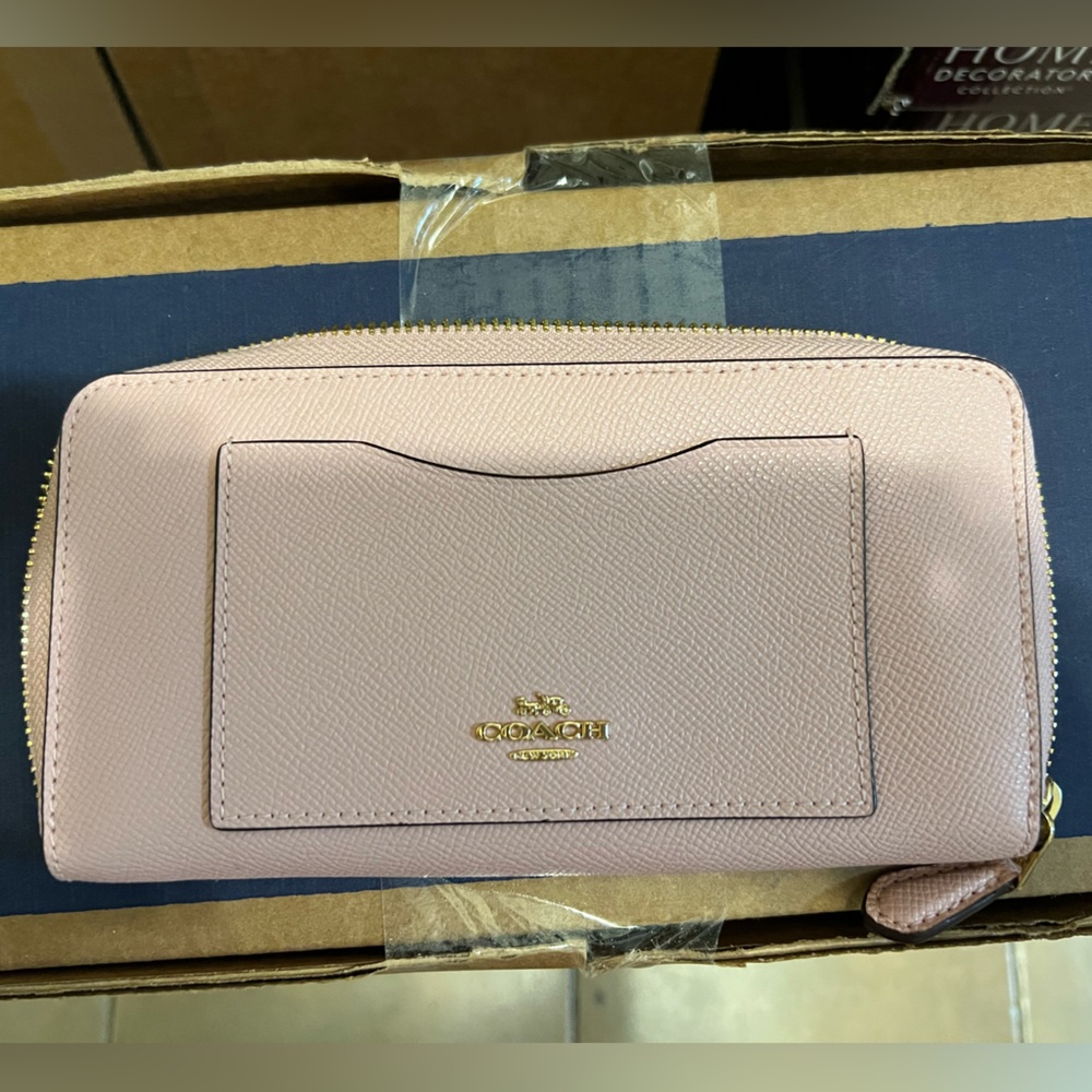 Coach wallet light pink excellent condition